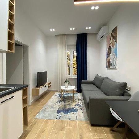 Apartament In Blloku In Front Of Taiwan تيرانا المظهر الخارجي الصورة
