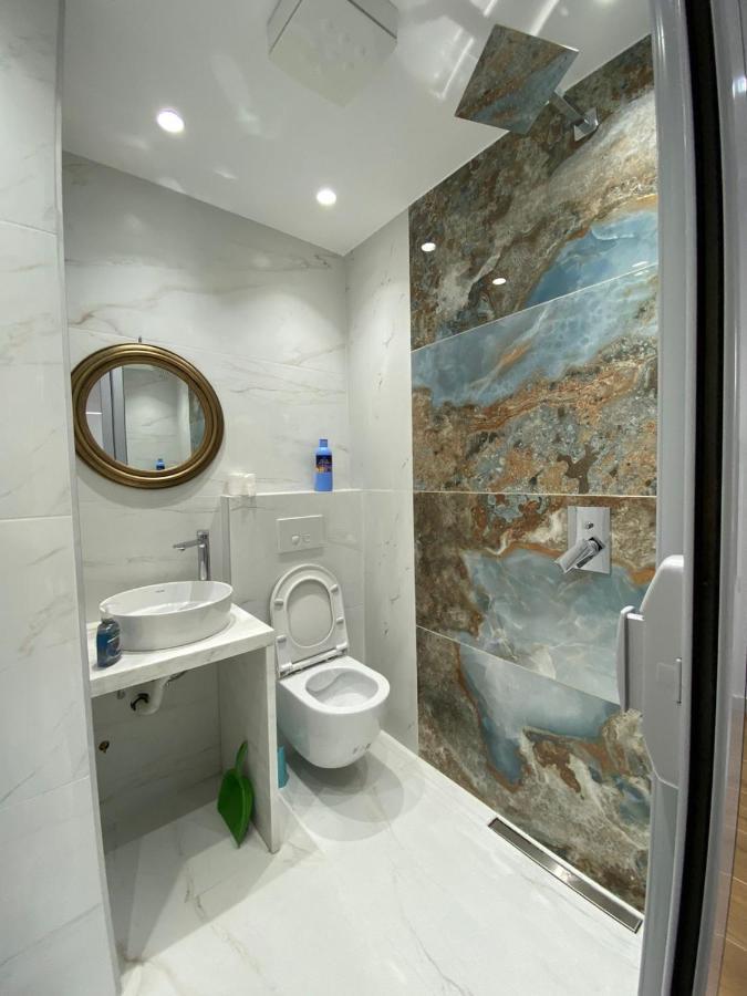 Apartament In Blloku In Front Of Taiwan تيرانا المظهر الخارجي الصورة