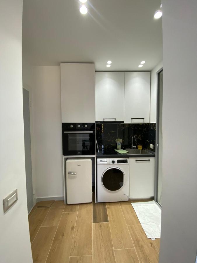 Apartament In Blloku In Front Of Taiwan تيرانا المظهر الخارجي الصورة