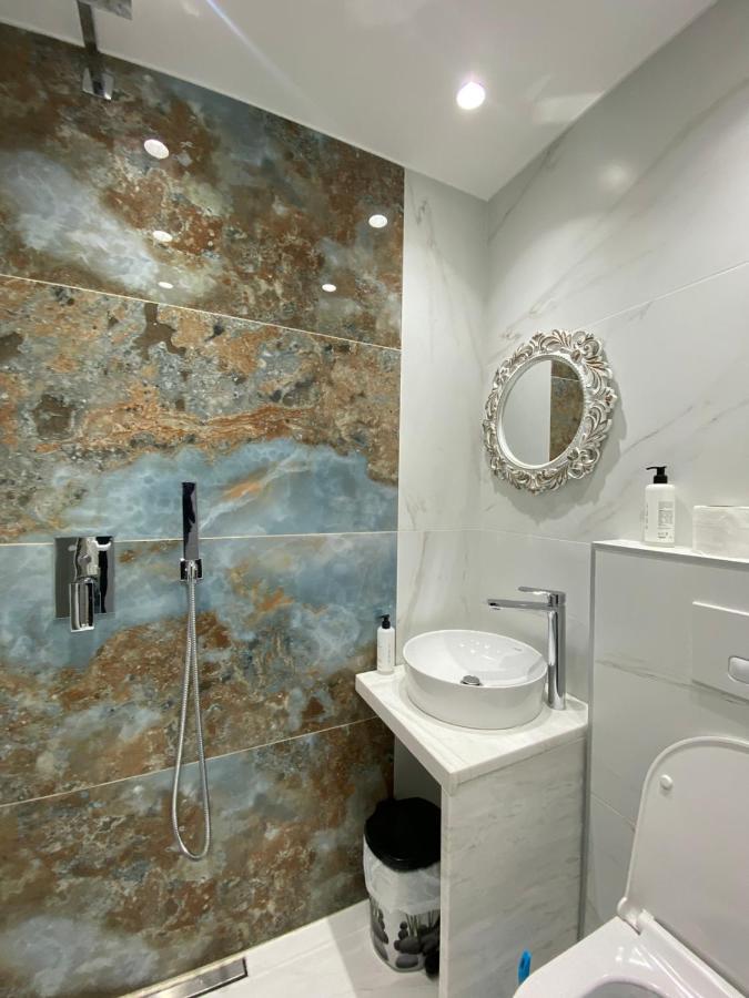 Apartament In Blloku In Front Of Taiwan تيرانا المظهر الخارجي الصورة
