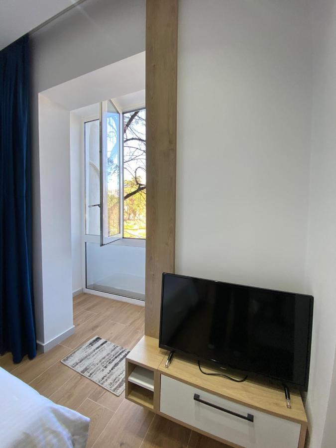 Apartament In Blloku In Front Of Taiwan تيرانا المظهر الخارجي الصورة
