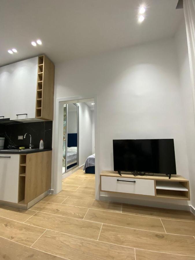 Apartament In Blloku In Front Of Taiwan تيرانا المظهر الخارجي الصورة