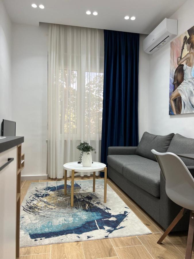 Apartament In Blloku In Front Of Taiwan تيرانا المظهر الخارجي الصورة
