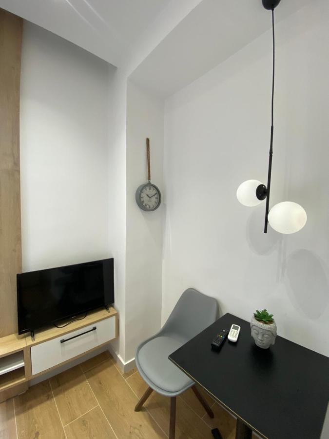 Apartament In Blloku In Front Of Taiwan تيرانا المظهر الخارجي الصورة