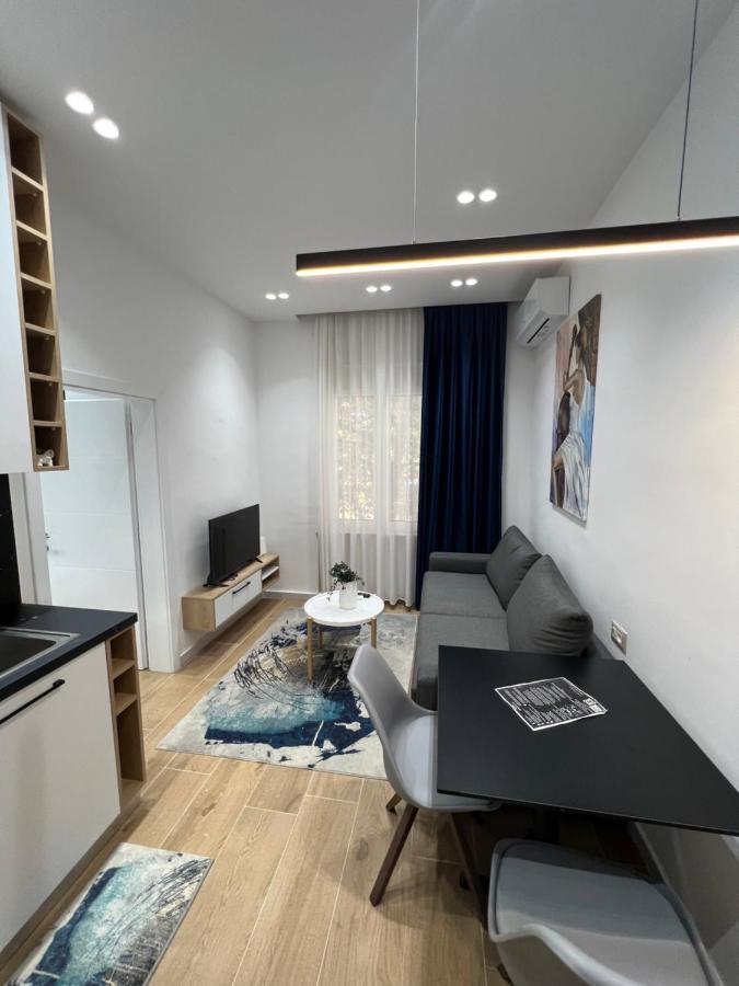 Apartament In Blloku In Front Of Taiwan تيرانا المظهر الخارجي الصورة
