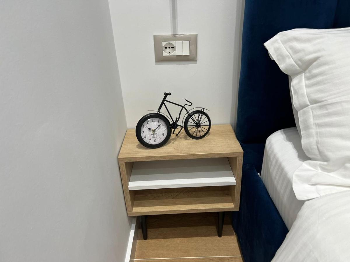 Apartament In Blloku In Front Of Taiwan تيرانا المظهر الخارجي الصورة