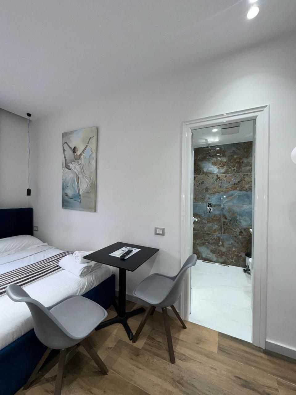 Apartament In Blloku In Front Of Taiwan تيرانا المظهر الخارجي الصورة